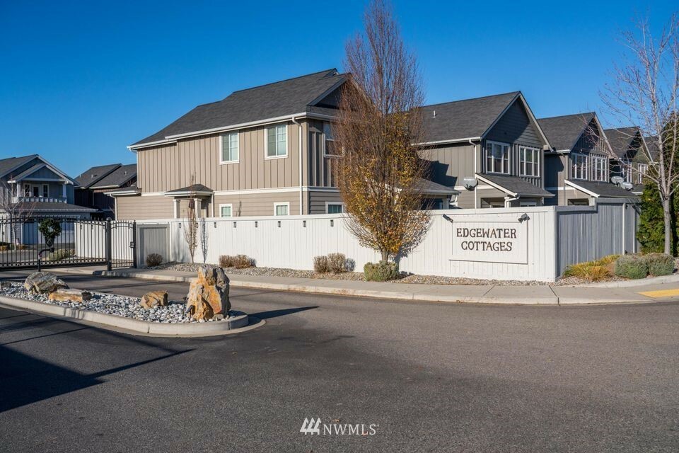 Property Photo: 2452 NW Columbia Avenue 33 WA 98802