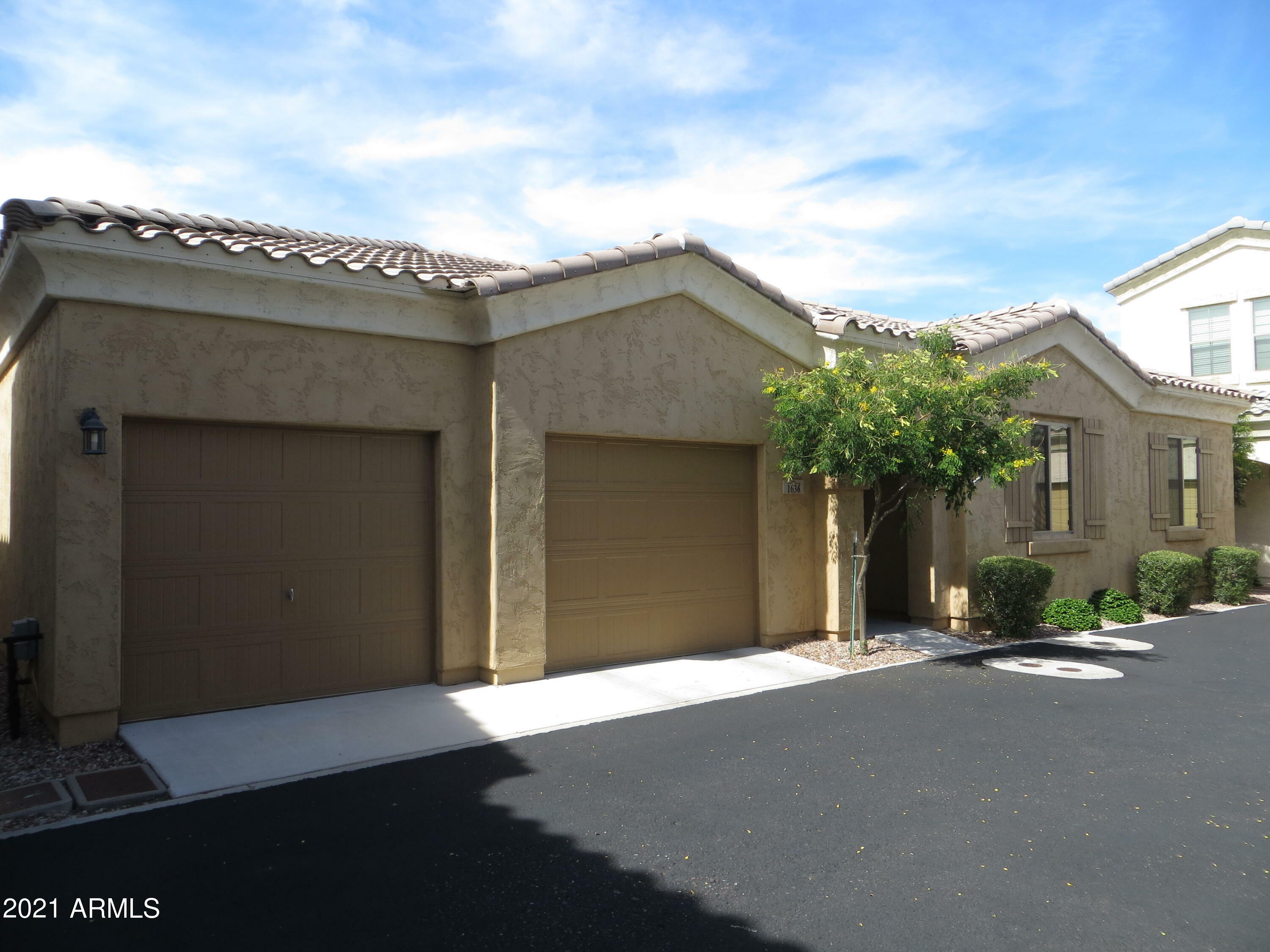 Property Photo:  1636 S Desert View Place  AZ 85120 