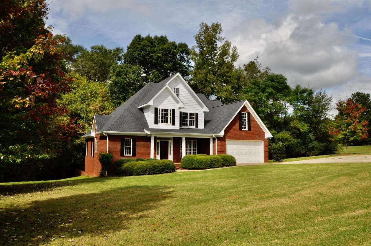 Property Photo: 395 Millstone Circle GA 30605