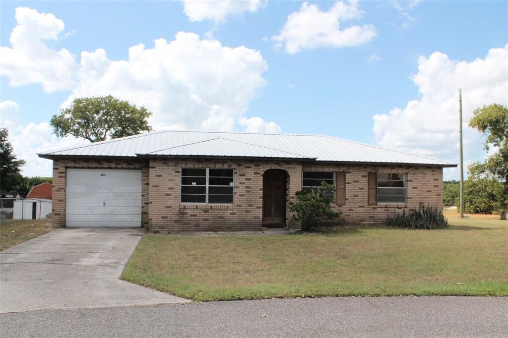 Property Photo: 403 Webber Court FL 33827