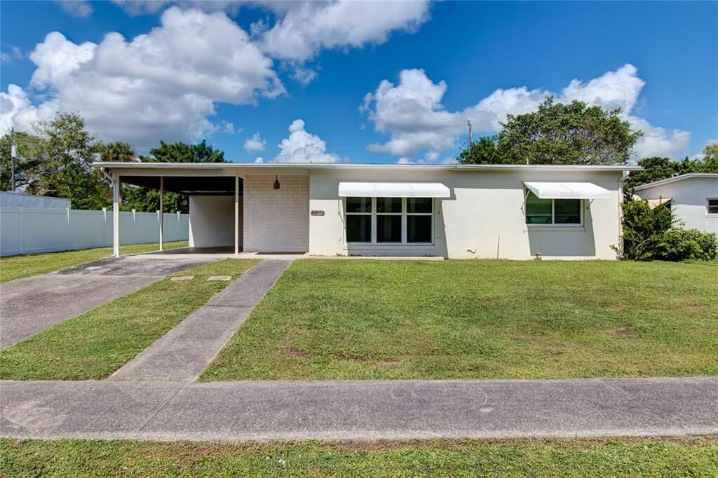 Property Photo:  21946 Buxton Avenue  FL 33952 