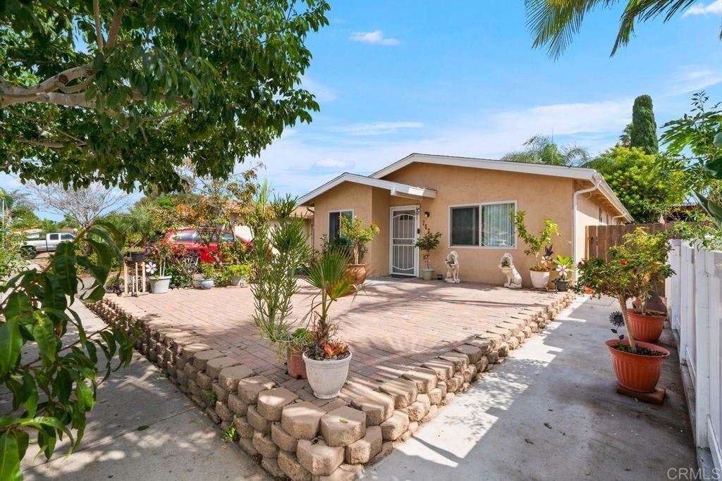 Property Photo: 1631 Calle Dulce CA 92084