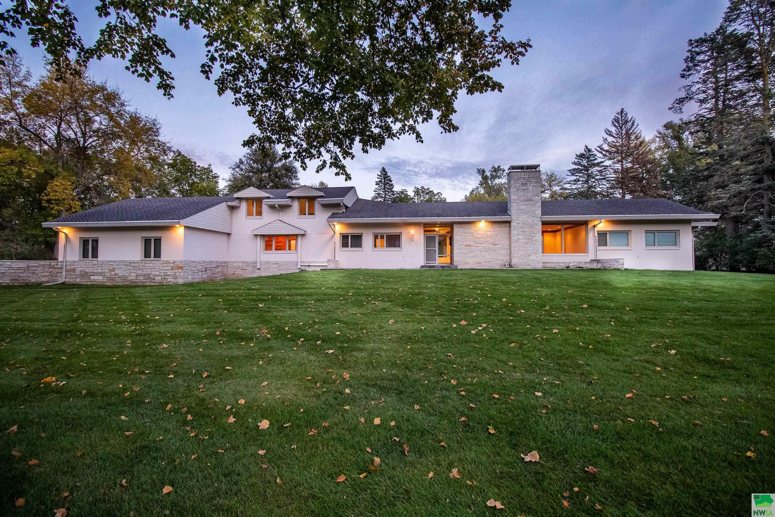 Property Photo: 4216 Perry Way IA 51104