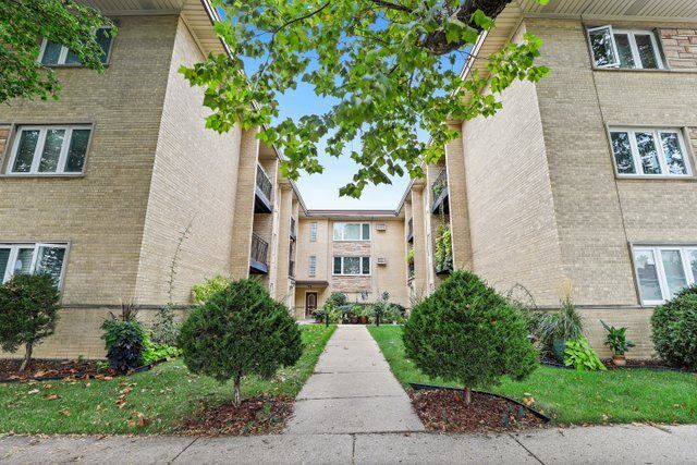 Property Photo: 3548 N Oleander Avenue 001 IL 60634