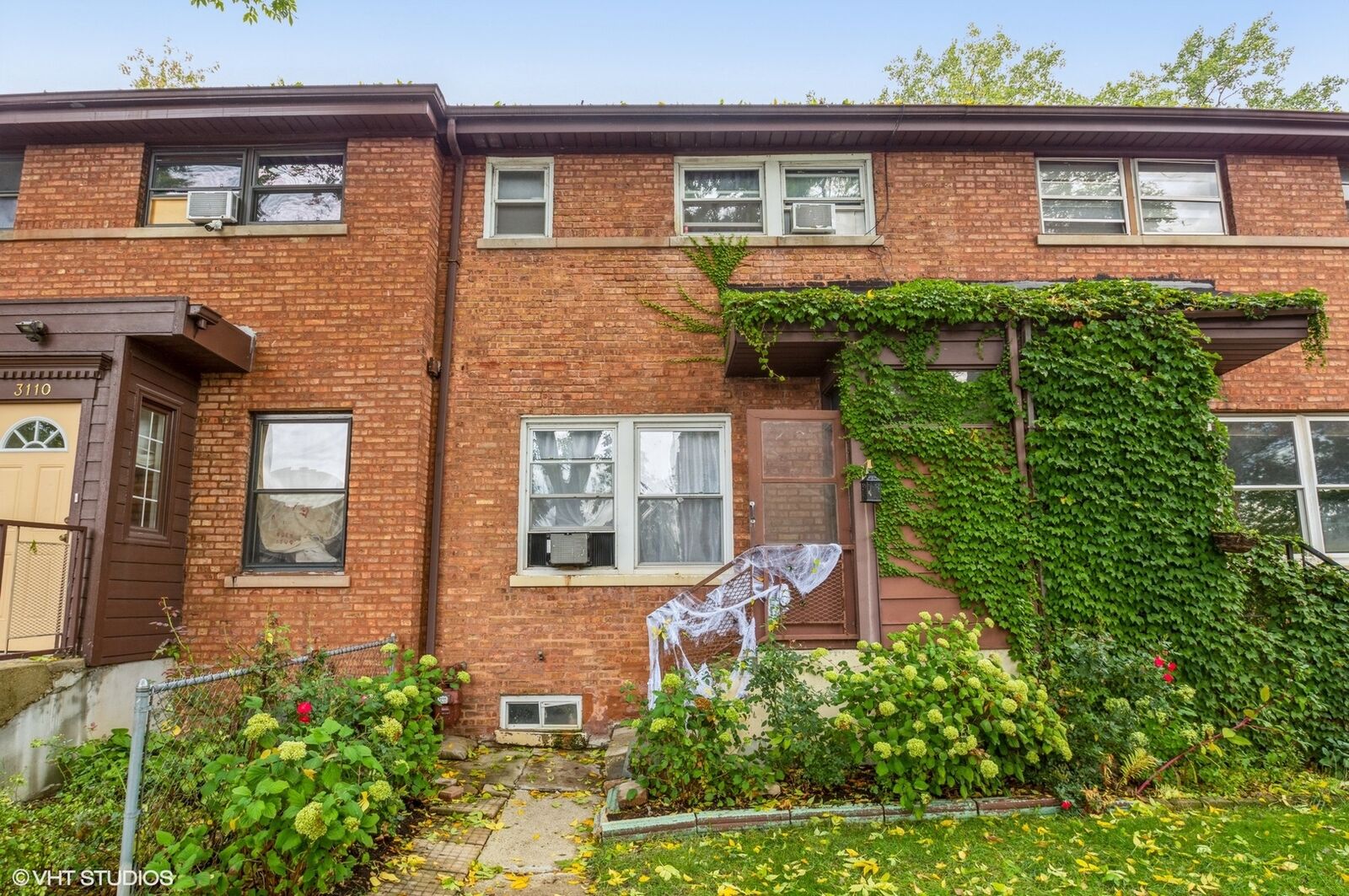 Property Photo:  3108 W Carmen Avenue  IL 60625 