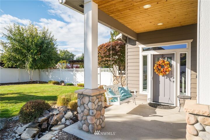Property Photo:  141 Springhill Drive  WA 98802 