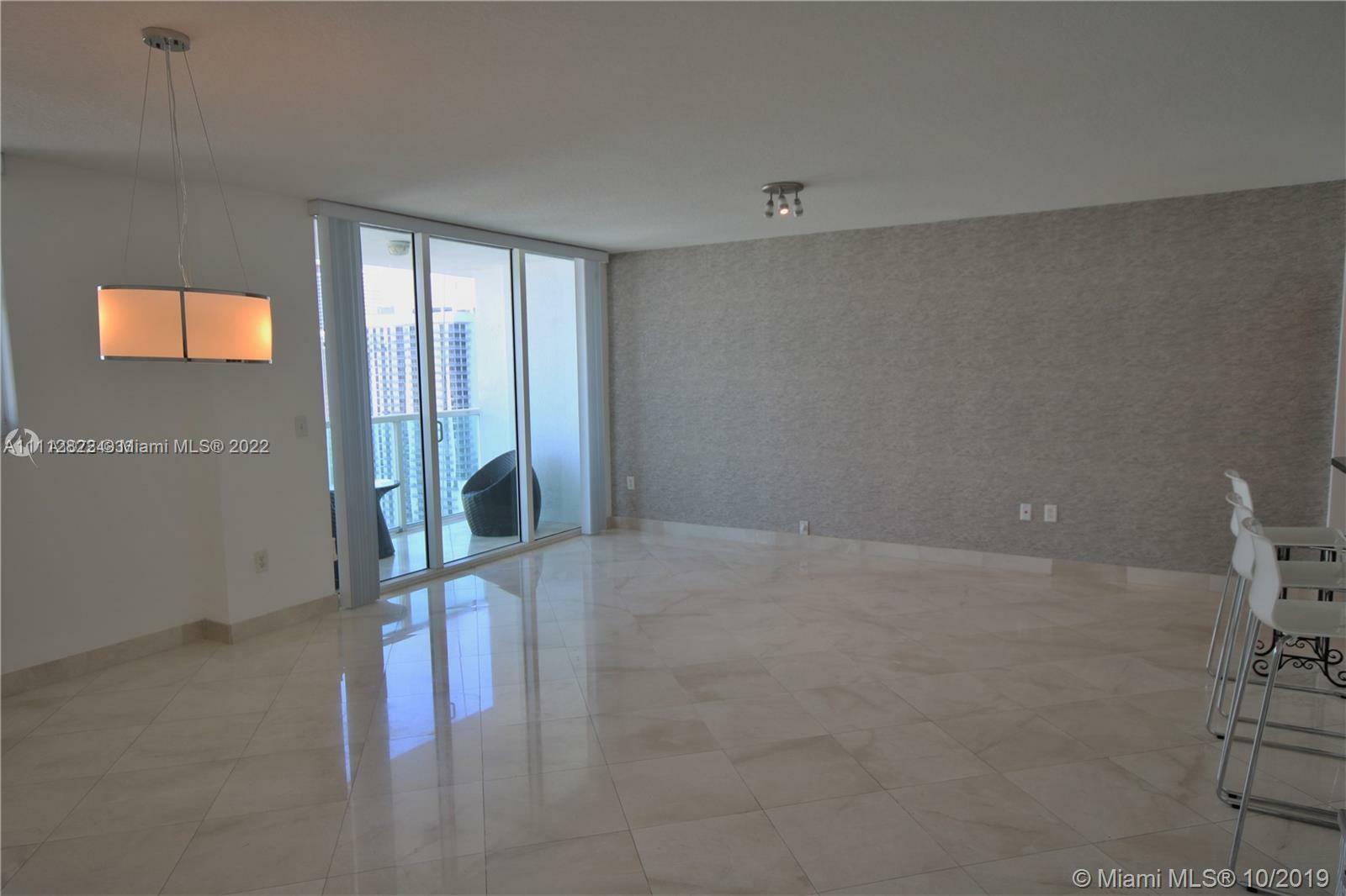 Property Photo:  31 SE 5th St 3201  FL 33131 