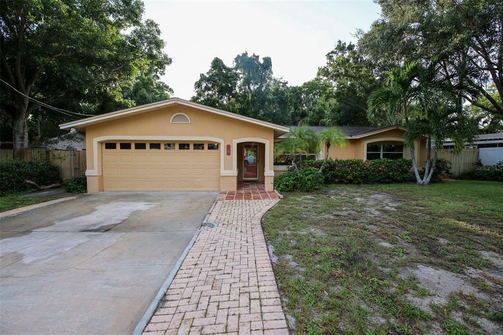 Property Photo: 5086 Myrtle Lane FL 33708