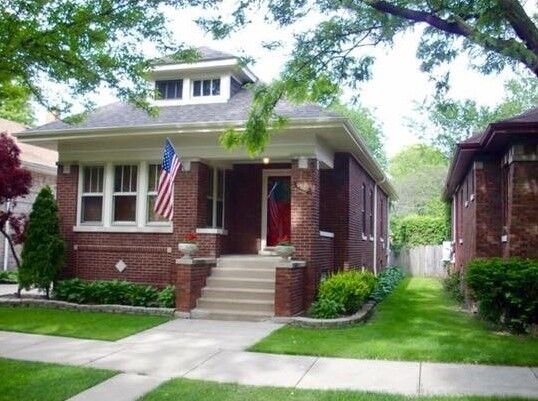 Property Photo: 9528 S Hamilton Avenue IL 60643