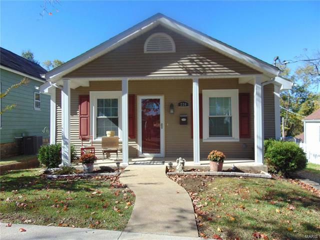 Property Photo: 220 South 5th 63020