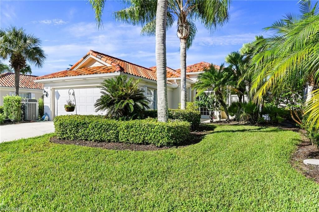 Property Photo: 4281 Montalvo Ct FL 34109