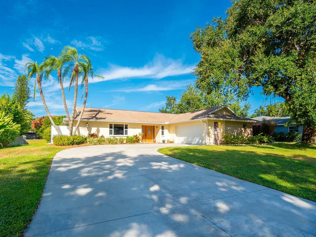 Property Photo:  2220 River Ridge Drive  FL 34239 