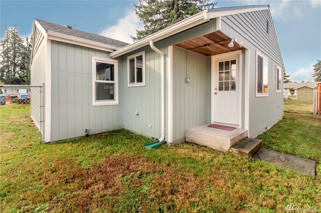 Property Photo:  819 137th St S  WA 98444 