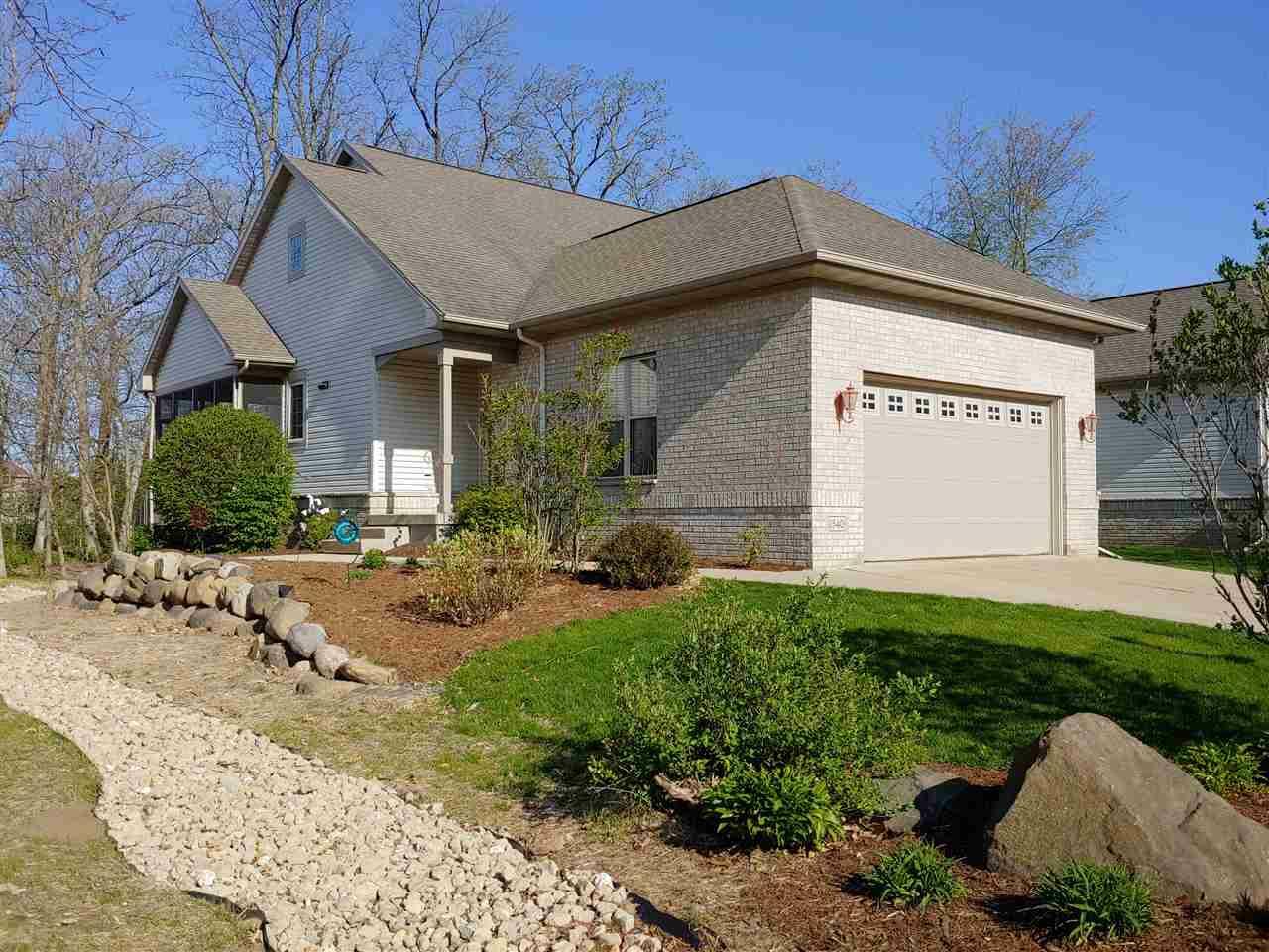 Property Photo:  1340 Woodgrove Way  WI 53590 