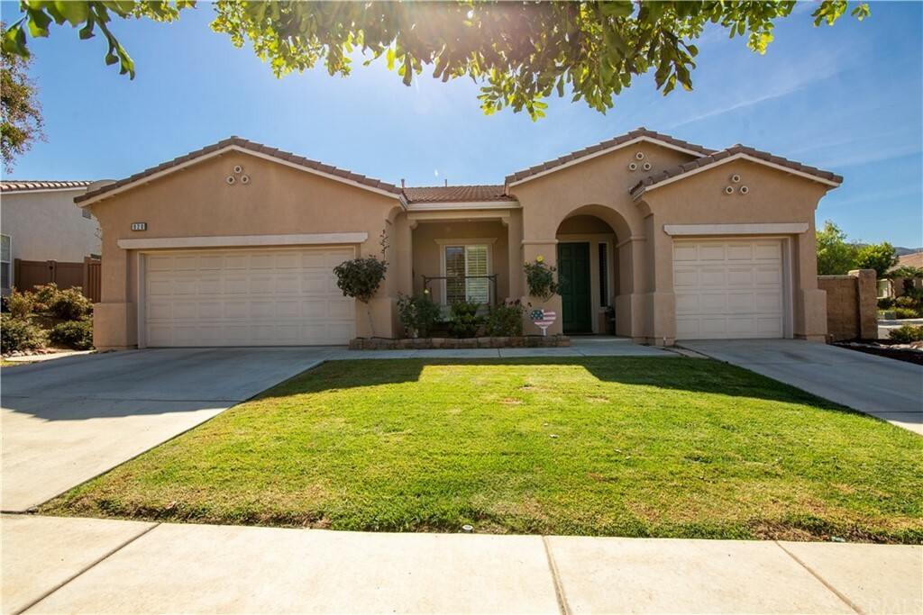 Property Photo:  920 Caribou Circle  CA 92881 