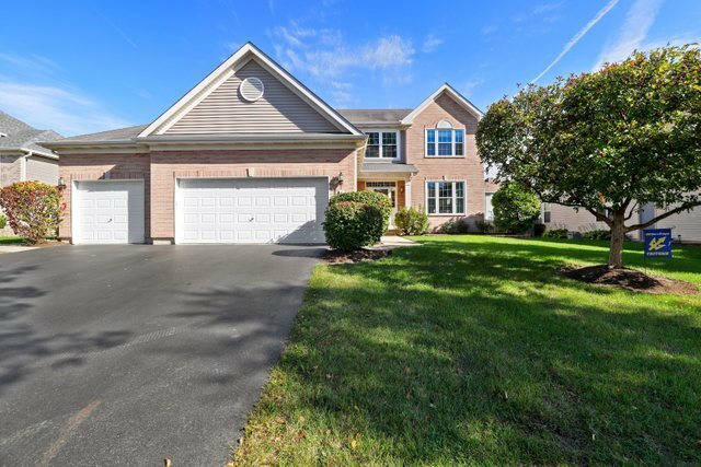 Property Photo: 551 Lake Cornish Way IL 60102