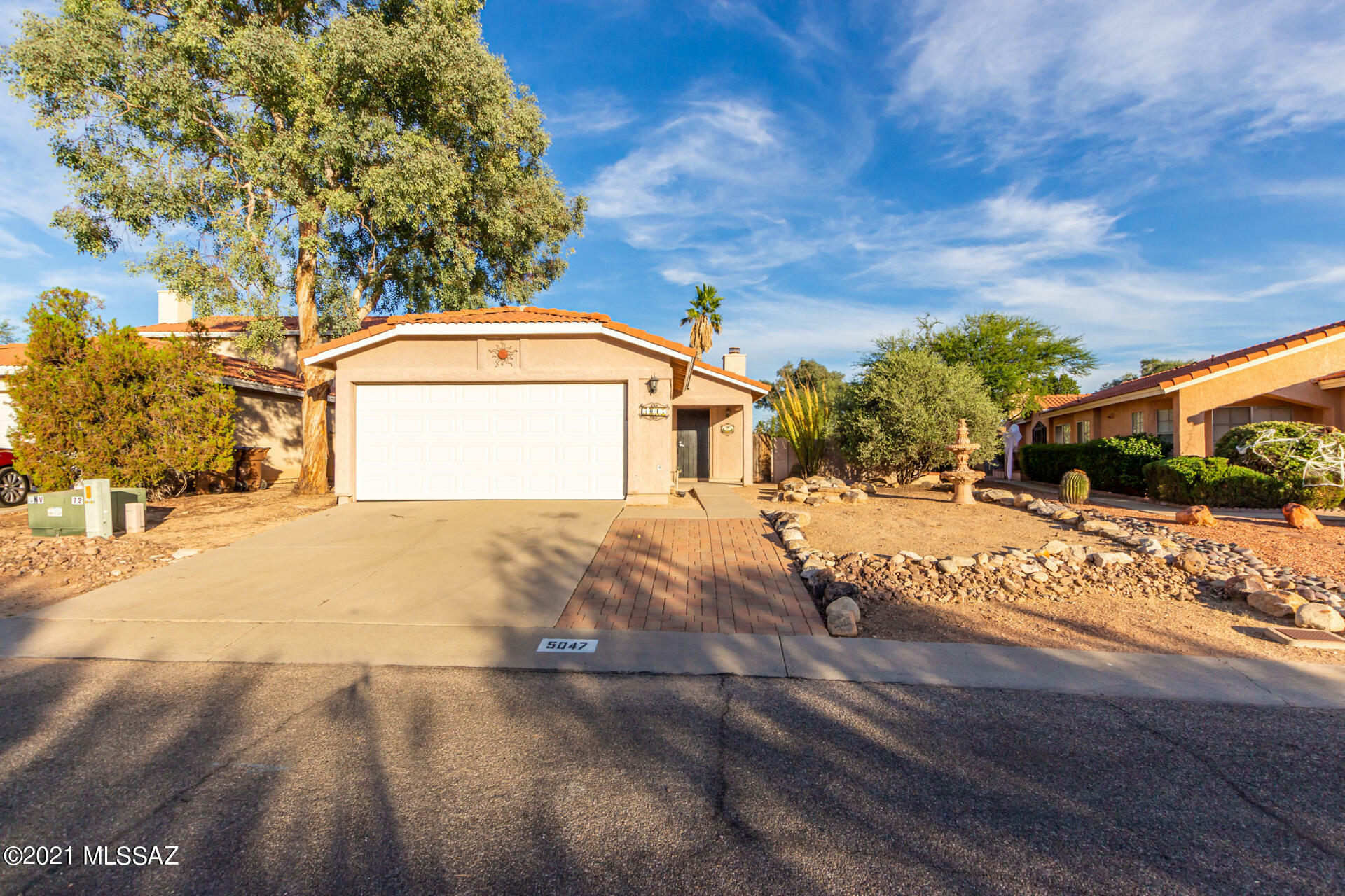 Property Photo:  5047 W Blackbird Drive  AZ 85742 