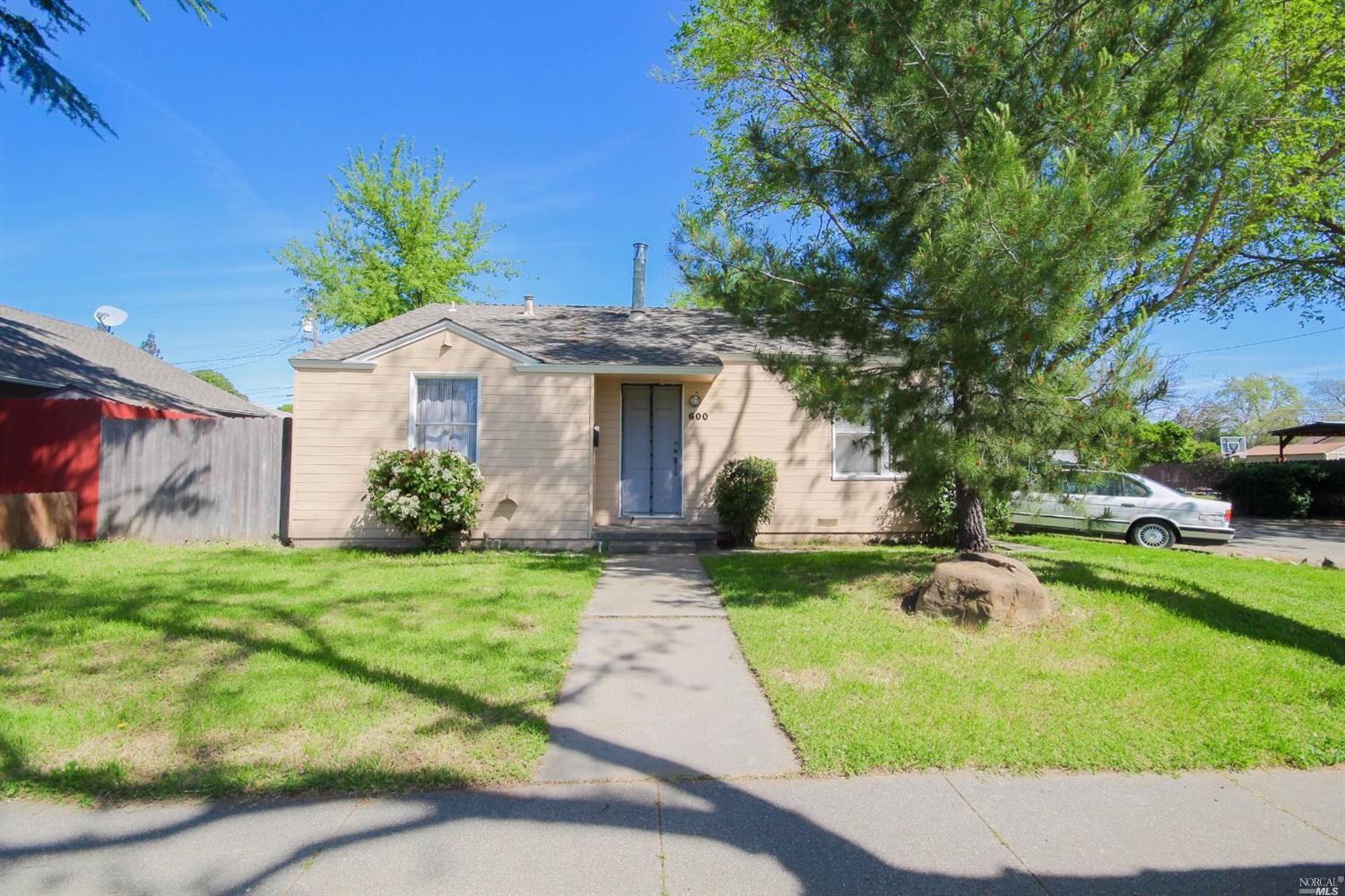 Property Photo:  