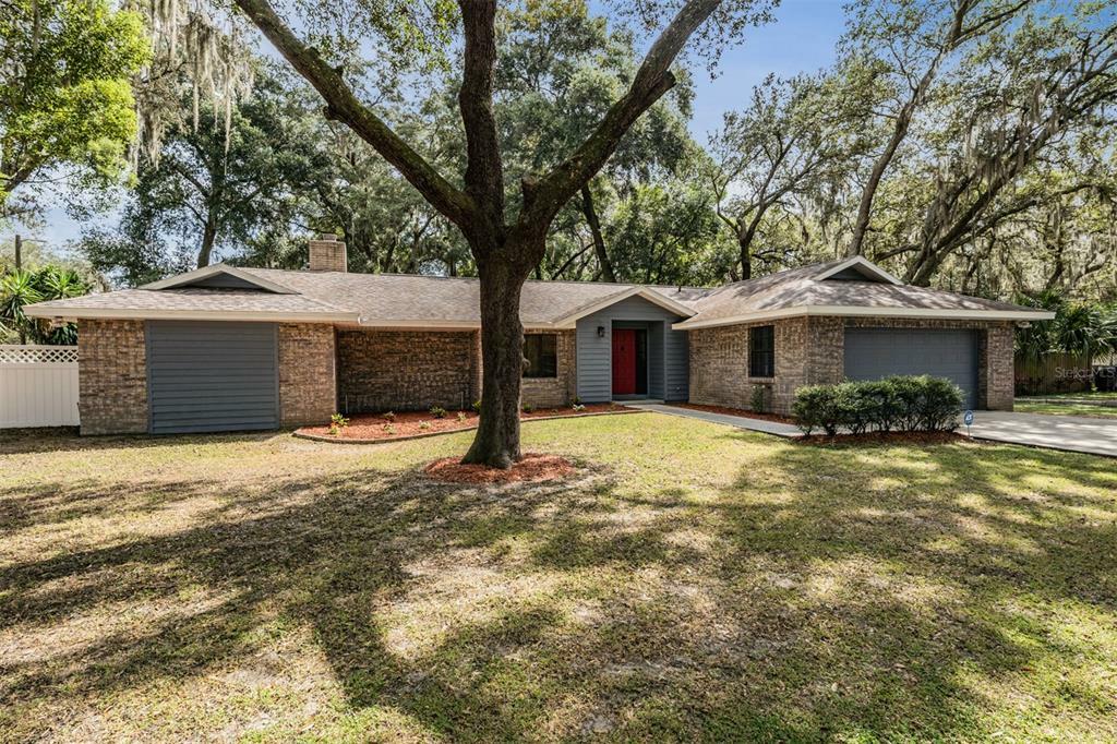 Property Photo:  102 Cash Drive  FL 33584 