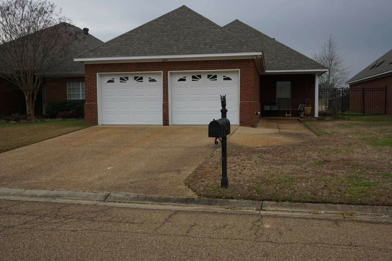 Property Photo:  204 Patrick Farms Drive  MS 39208 