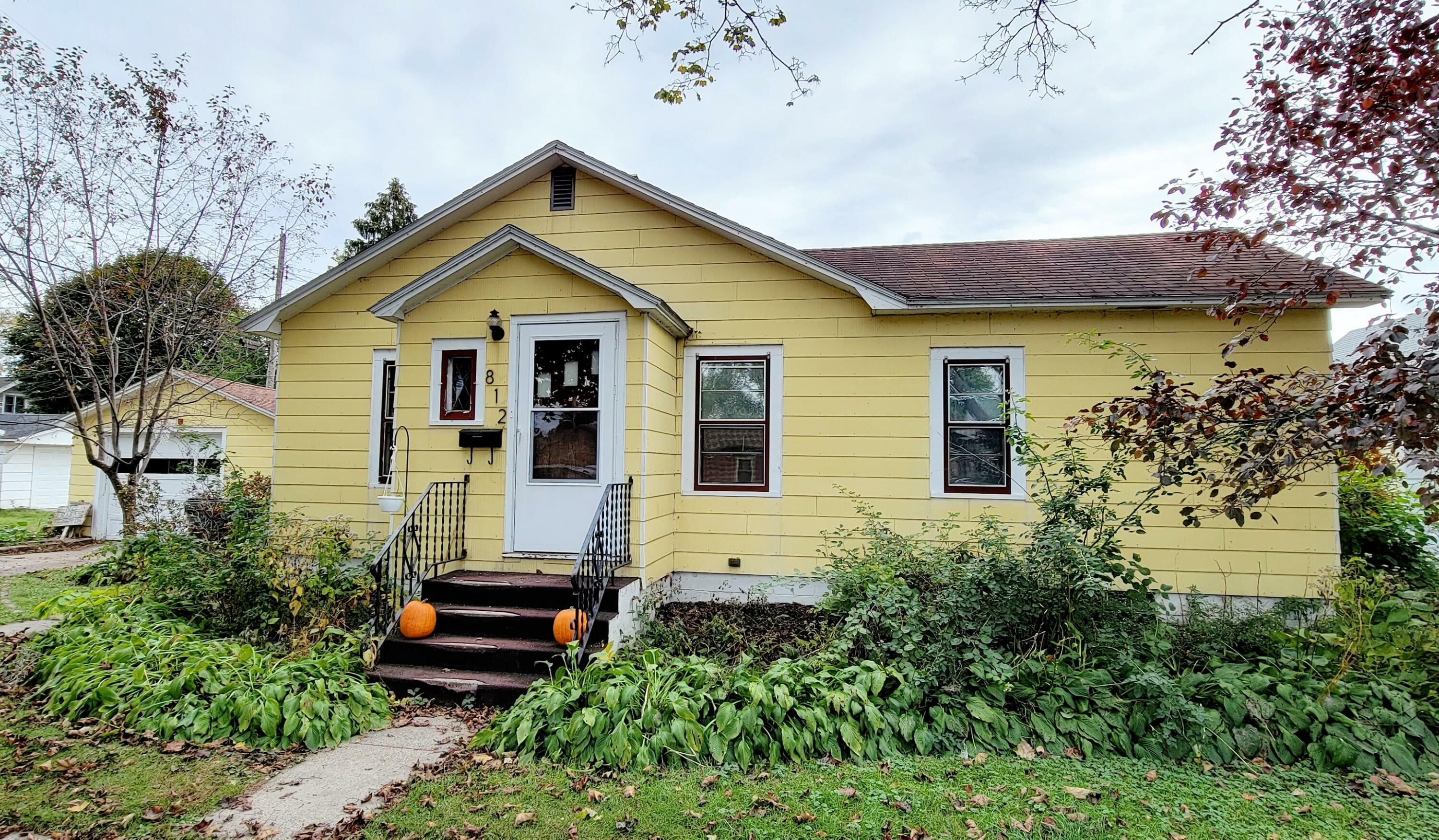 Property Photo:  812 North St  WI 54603 