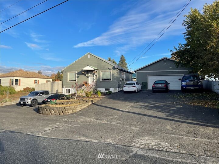 Property Photo: 411 E Dewberry Street WA 98841