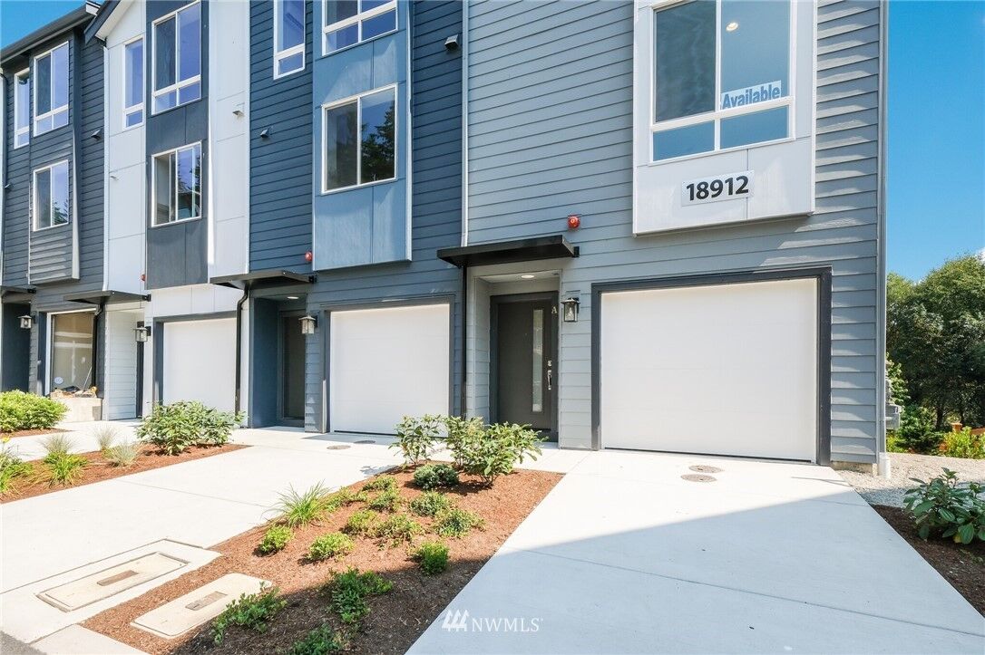 Property Photo:  10942 NE 189th Place 7.2  WA 98011 