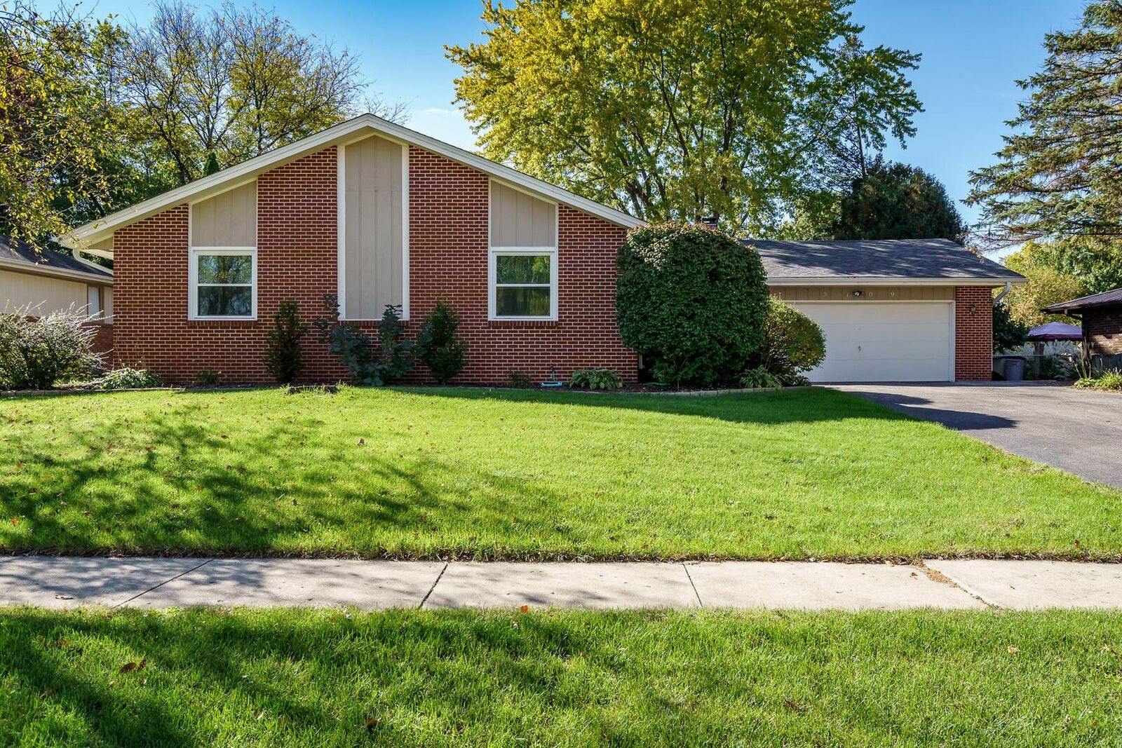 Property Photo: 5109 Arbutus Road IL 61107