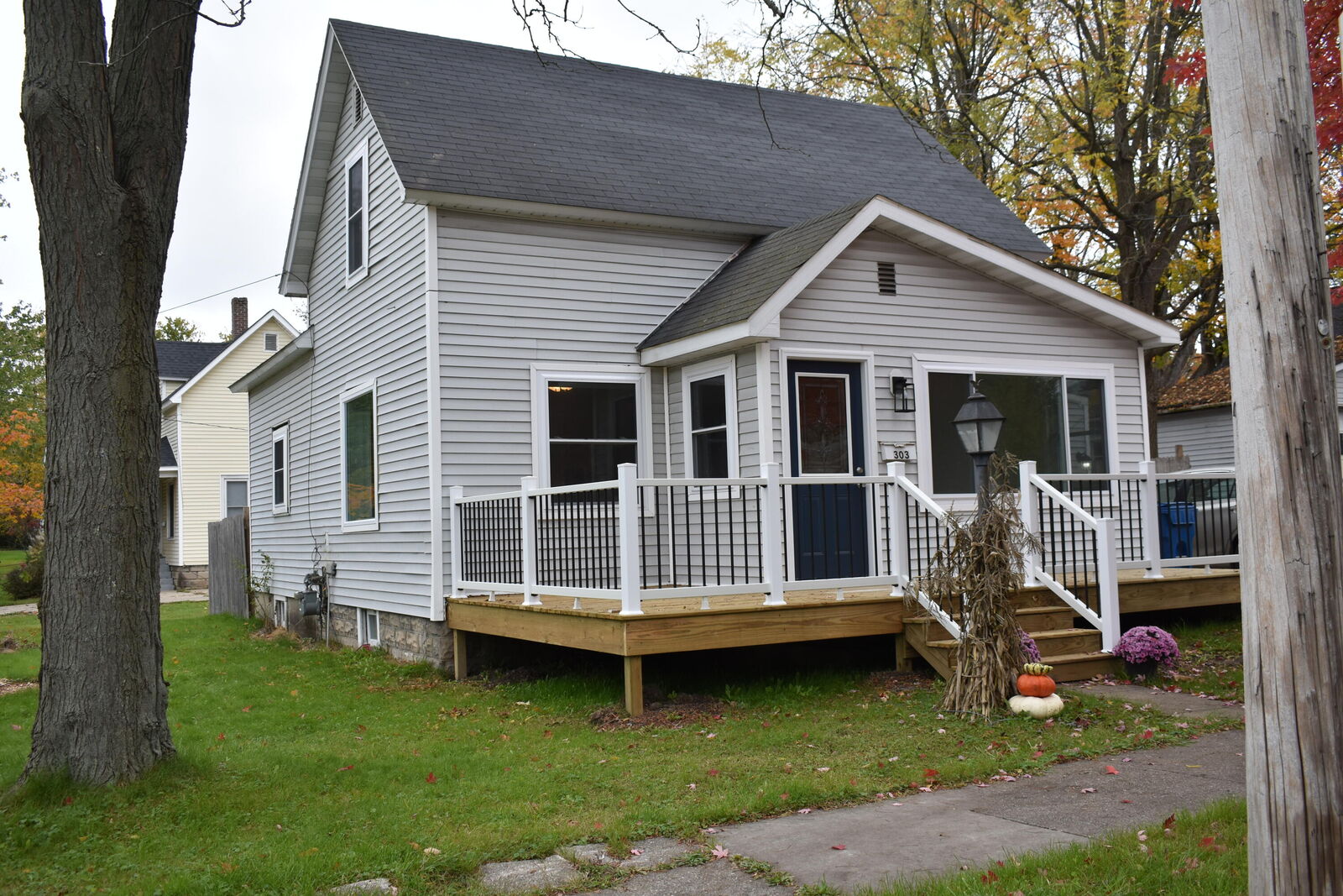 Property Photo:  303 E Dayton Street  MI 49412 