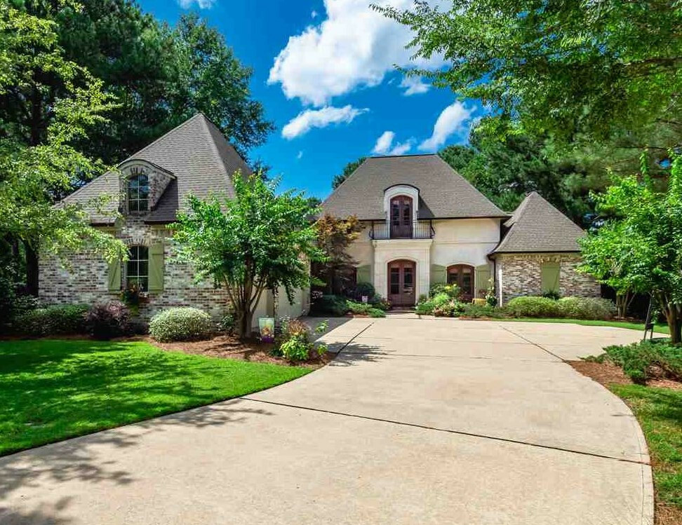 Property Photo:  718 Arlington Court  MS 39110 