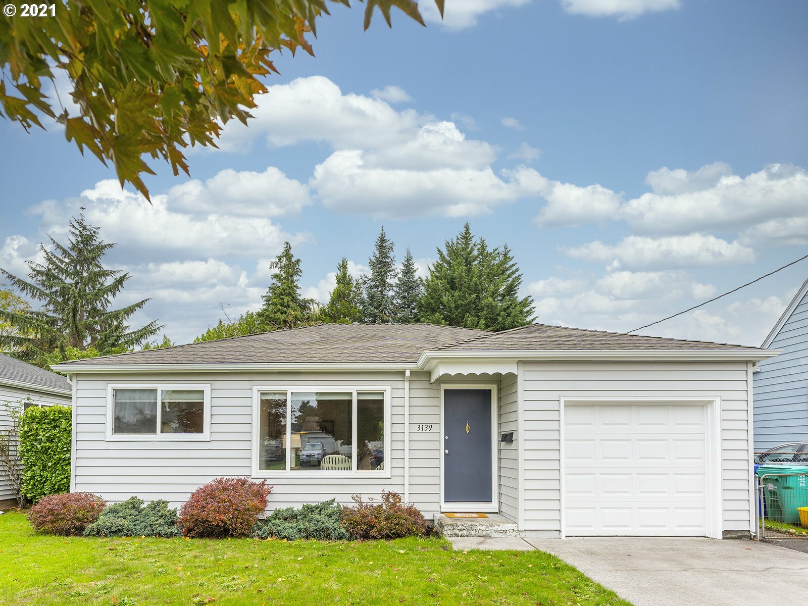 Property Photo:  3139 SE 64th Ave  OR 97206 