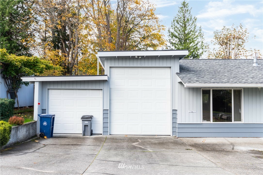 Property Photo:  2106 E Avenue  WA 98221 