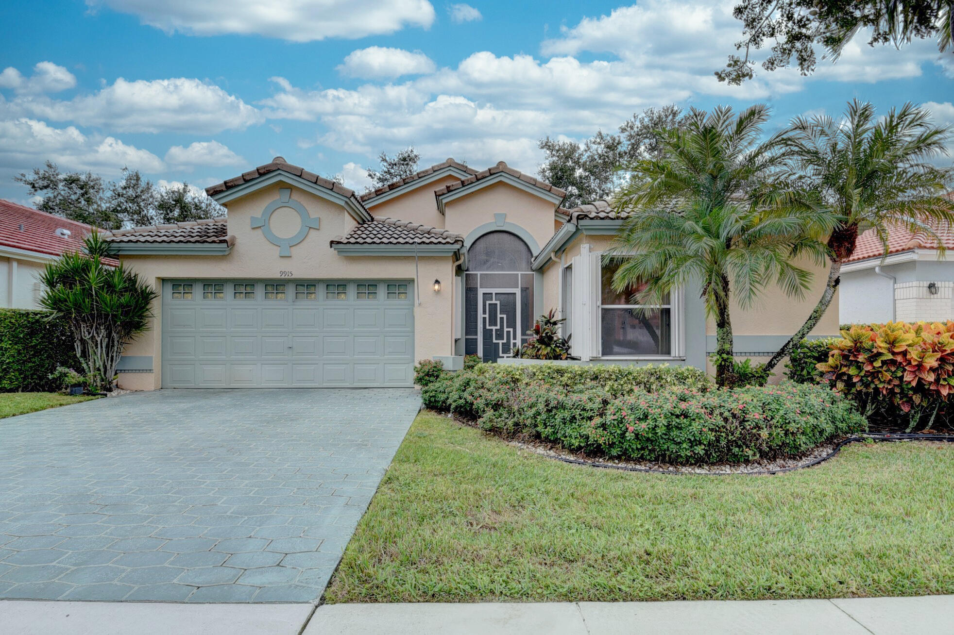 Property Photo:  9915 Harbour Lake Circle  FL 33437 