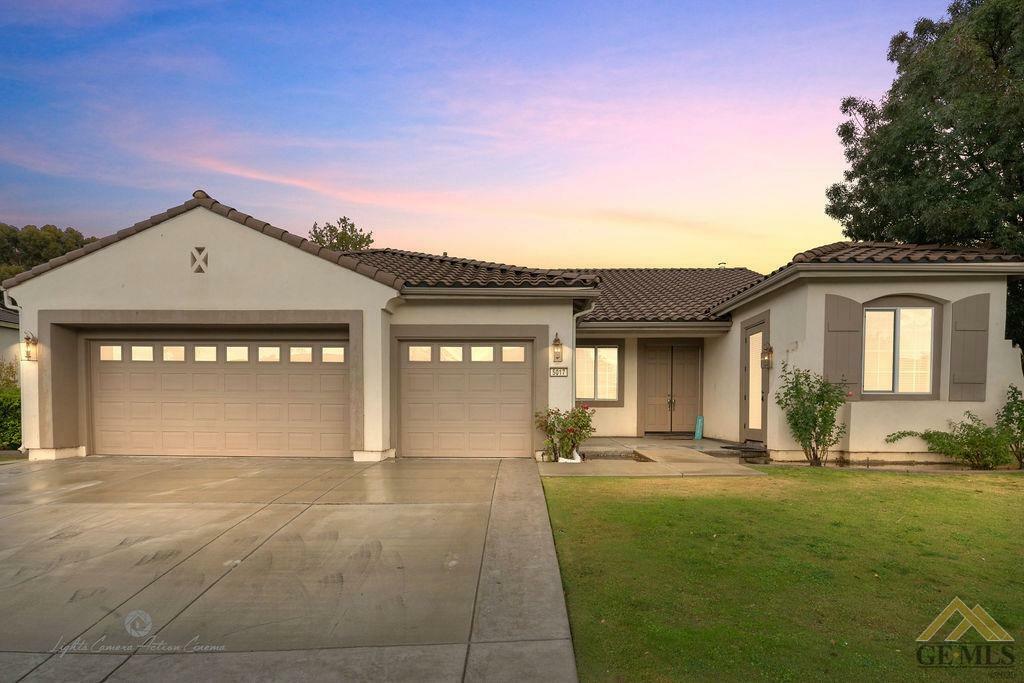 Property Photo:  5017 Hartnett Court  CA 93306 