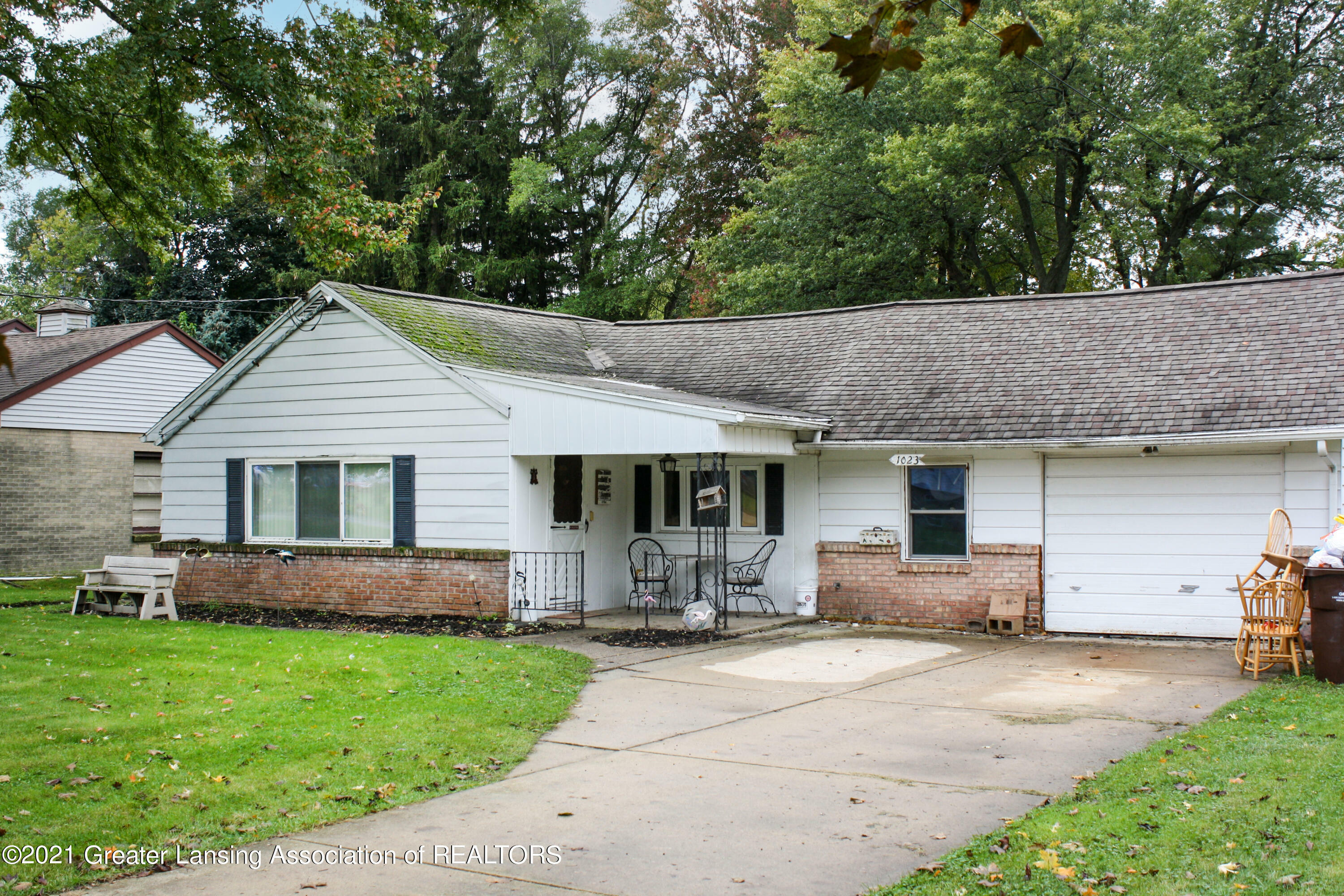 Property Photo:  1023 Bretton Road  MI 48917 