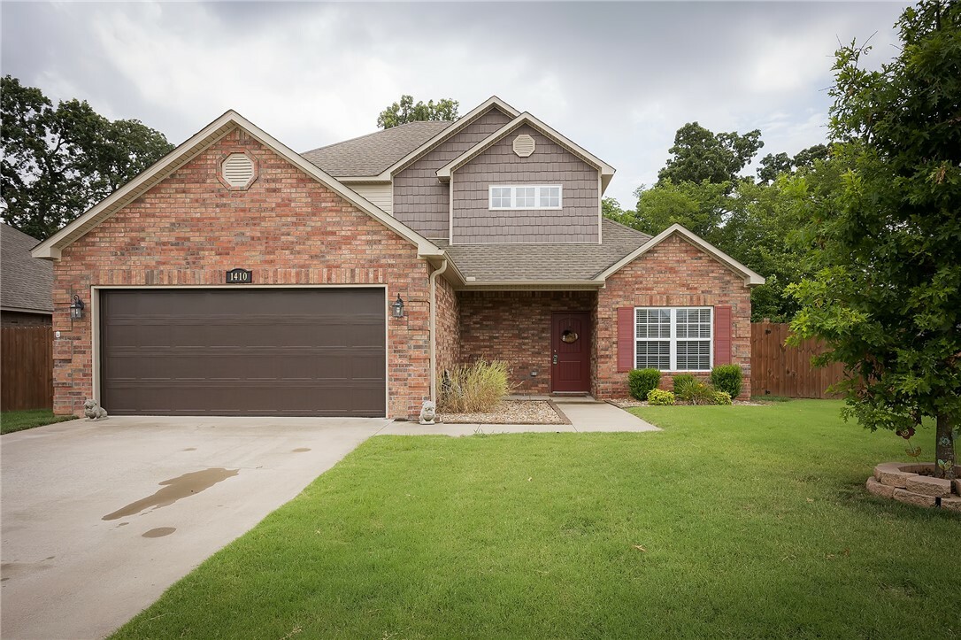 Property Photo:  1410 W Kelley Drive  AR 72756 