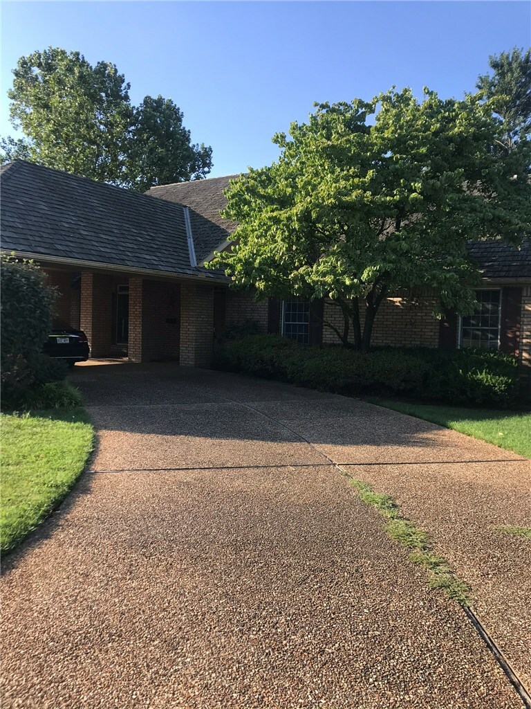 Property Photo:  10 W Colonial Drive  AR 72758 