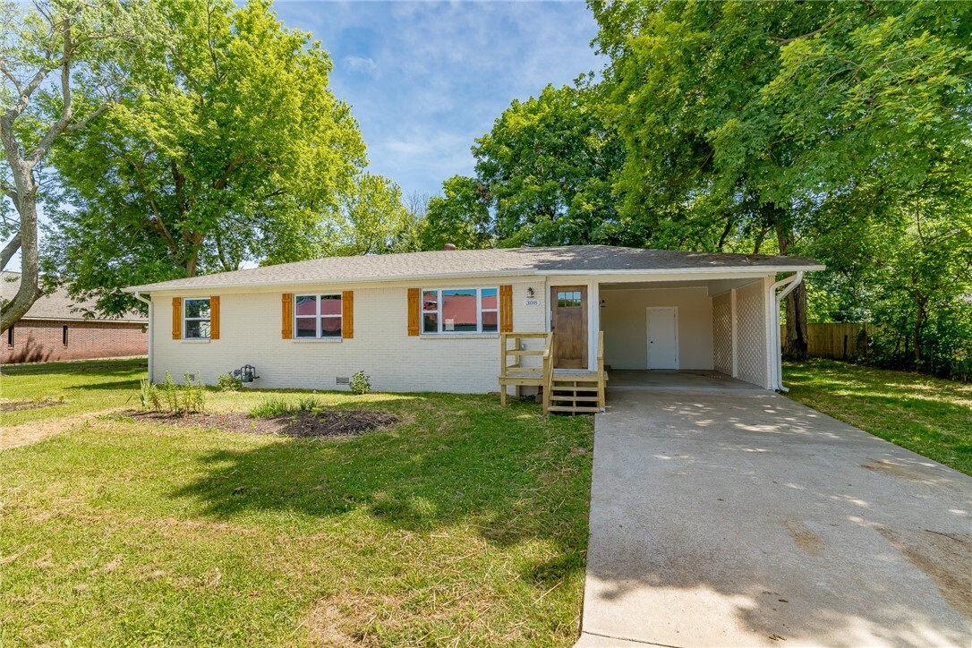 Property Photo:  308 E Rogers Street  AR 72744 