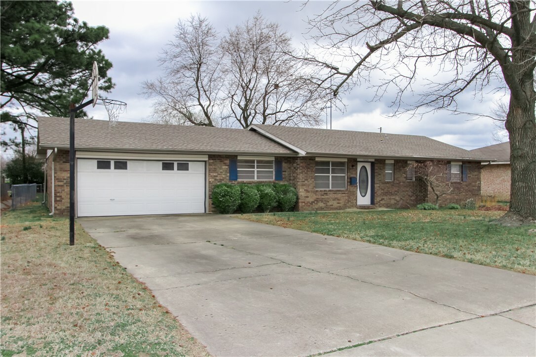 Property Photo:  1304 Wilshire Drive  AR 72764 