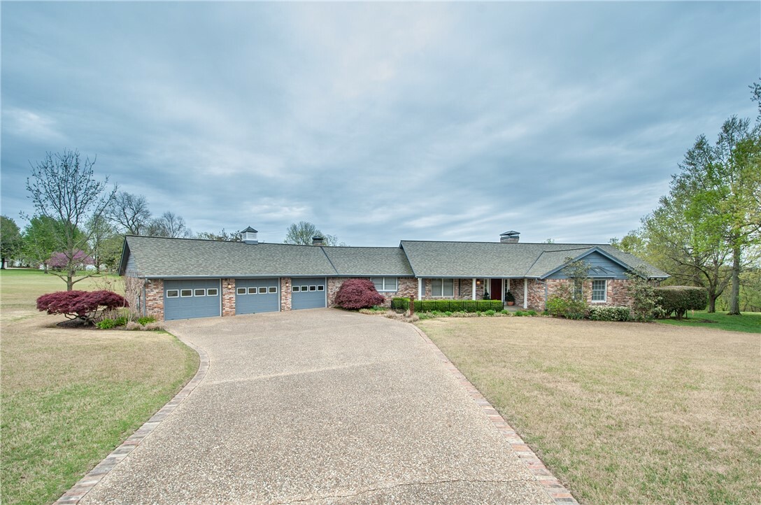 111 Woodcliff Circle  Springdale AR 72764 photo