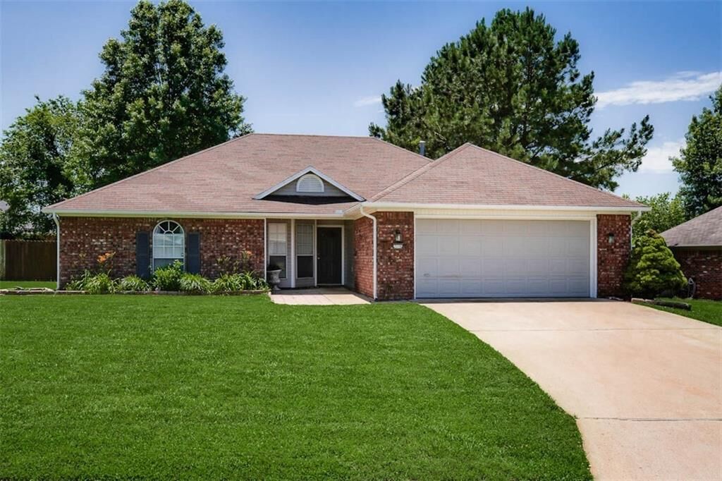 Property Photo: 319 Edgehill Avenue AR 72745