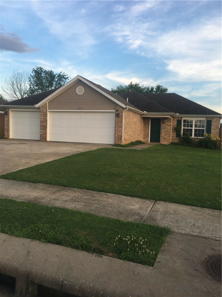 Property Photo:  3415 SW Picasso Boulevard  AR 72712 