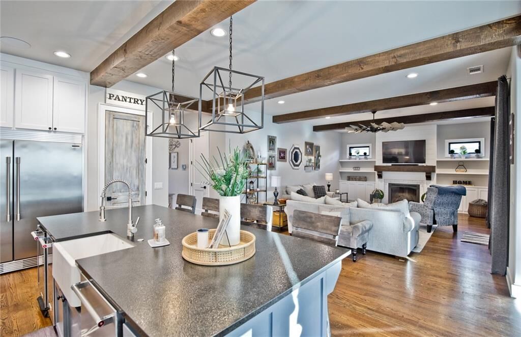 Property Photo:  722 NE 2nd Street  AR 72712 