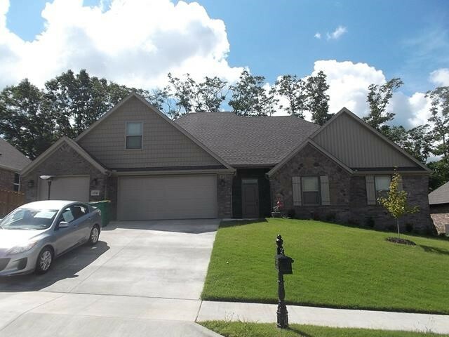 Property Photo:  1721 Sweetbriar Way  AR 72719 