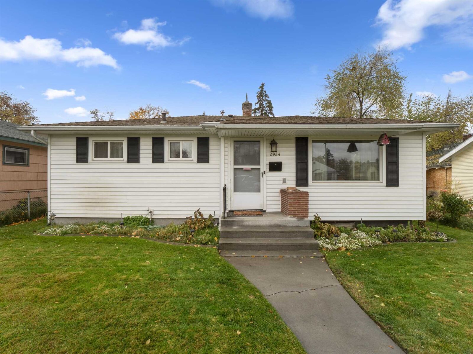 Property Photo: 2924 E Columbia Ave WA 99207