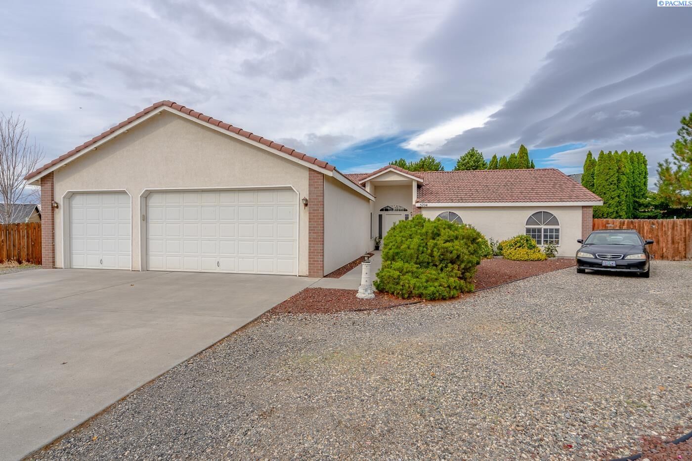 Property Photo: 5704 Mulberry WA 99353