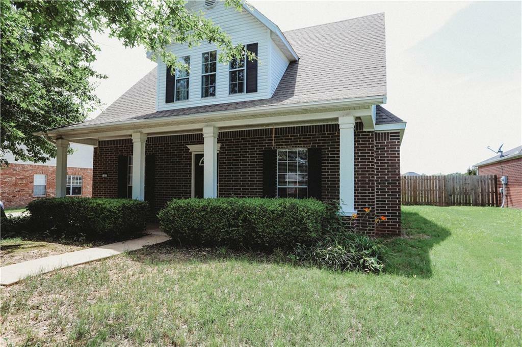 Property Photo:  1407 N Heritage Avenue  AR 72704 