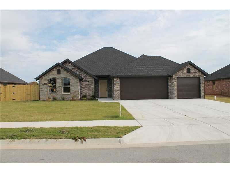 Property Photo:  1903 SW Cypress Street  AR 72712 