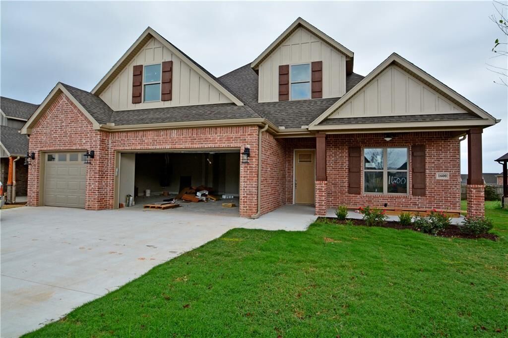 Property Photo: 1600 Ridgewood Avenue AR 72745