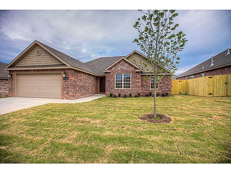 Property Photo: 3004 SW Fernwood Avenue AR 72712
